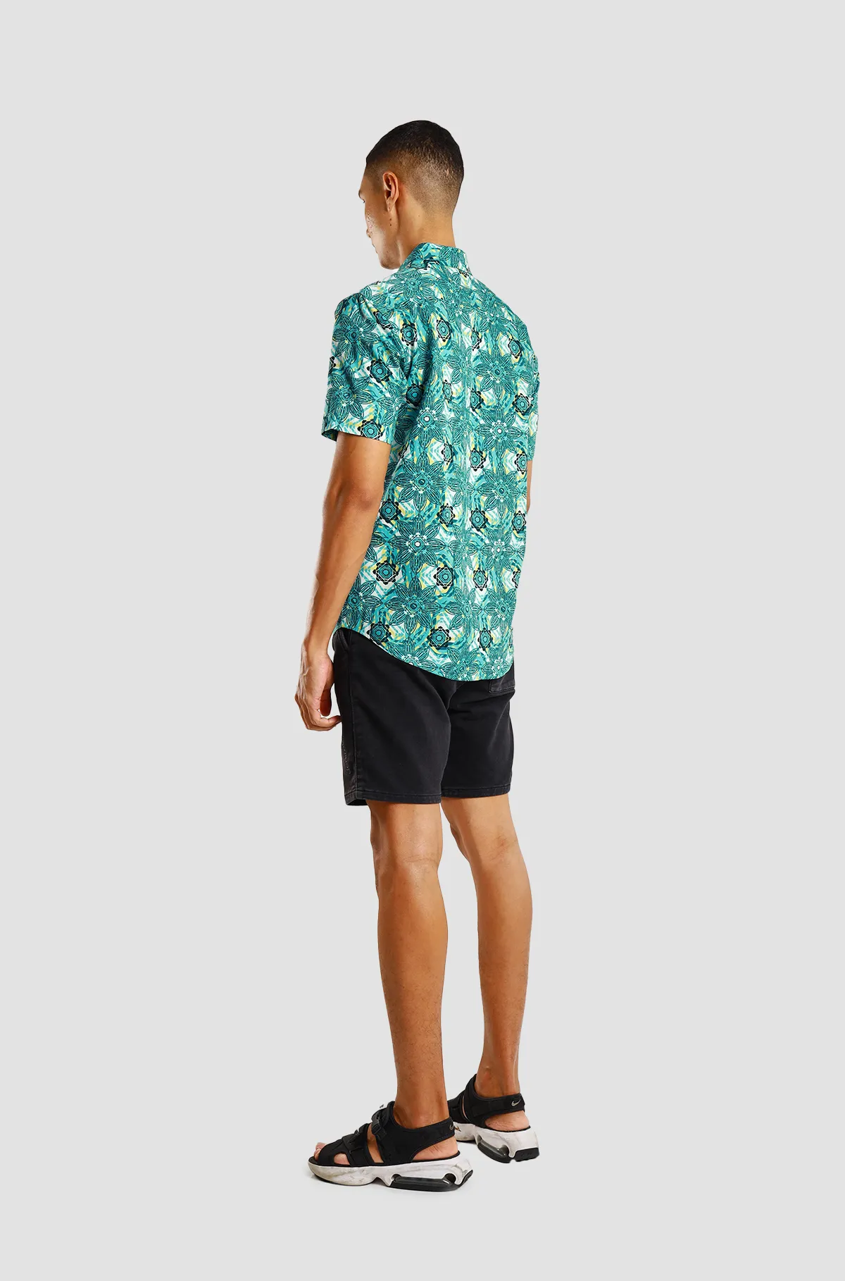 Nusantara Slim Fit Flower Diamond in Turqoise
