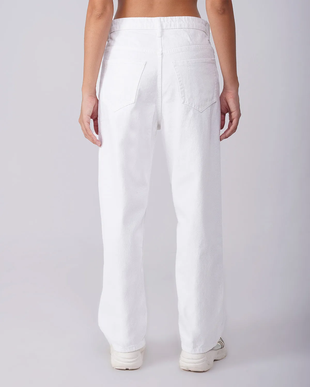 SOLID RELAXED FIT JEANS