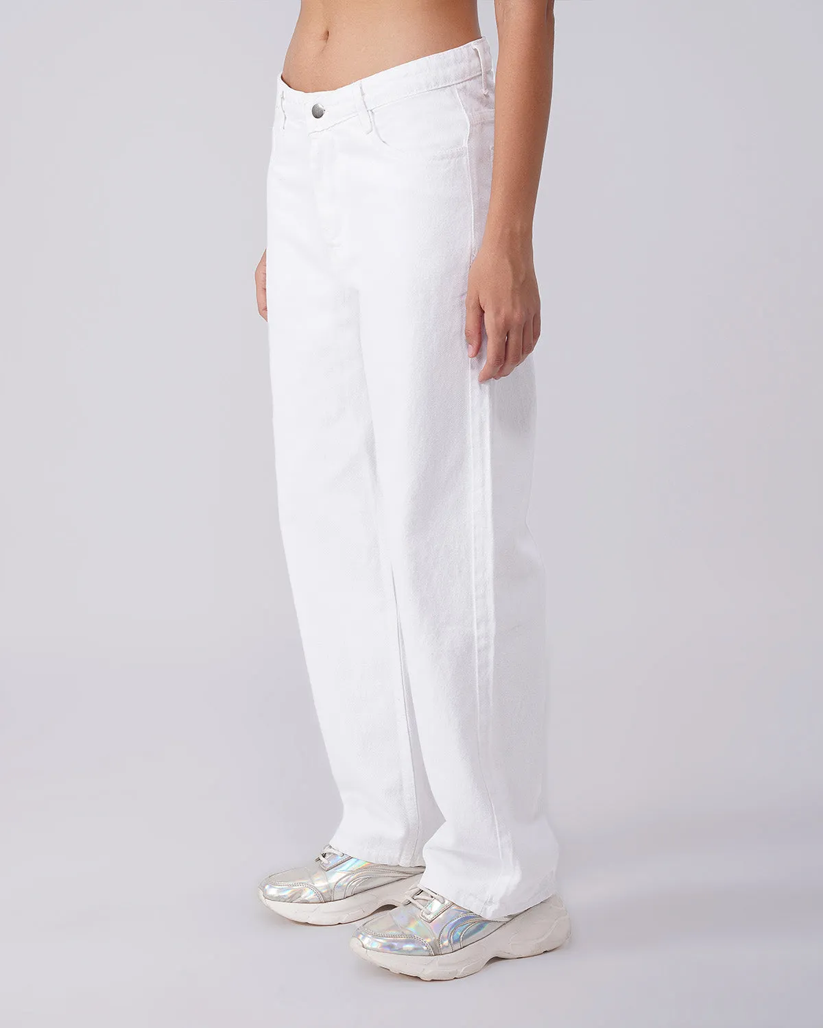 SOLID RELAXED FIT JEANS
